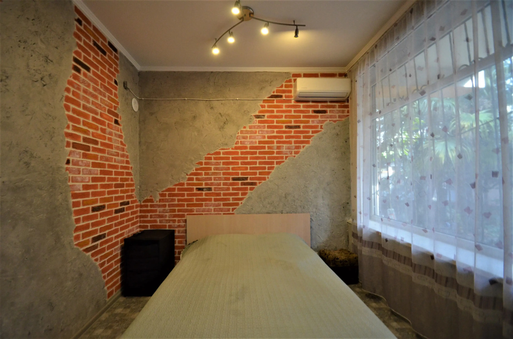 Апартаменты Статус на Кирова 10 в Ялте 1