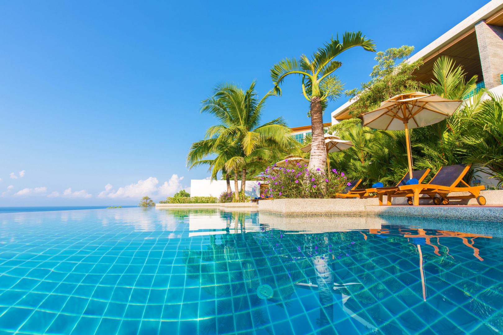 Отель Wyndham Grand Phuket Kalim Bay