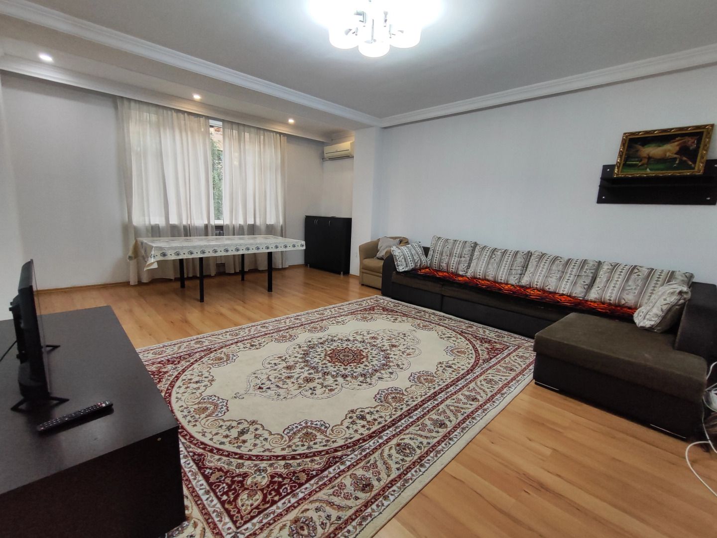 Апартаменты двухкомнатные уютные в самом центре Бишкека