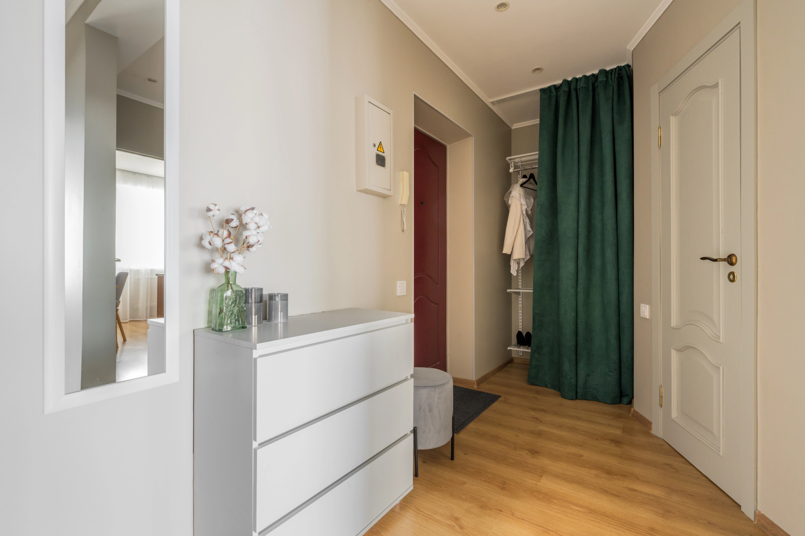 Квартира Просторная с зоной отдыха на балконе последнего этажа с видом на тихий двор