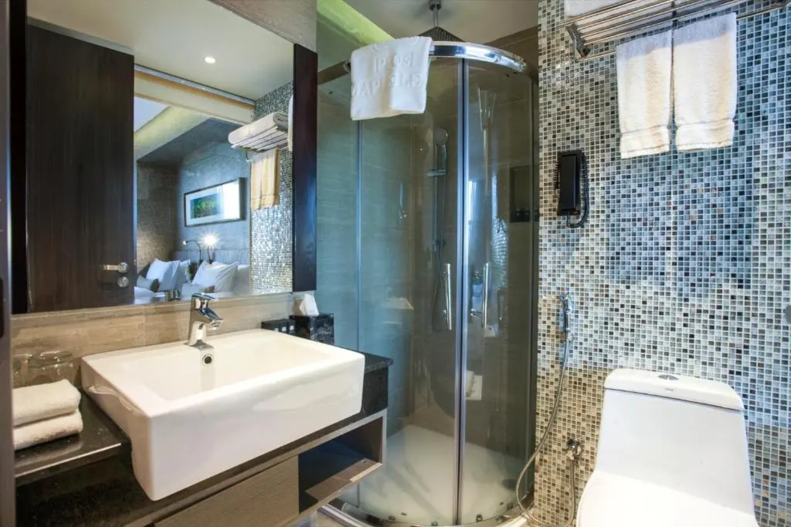 Отель Best Western Plus Maple Leaf