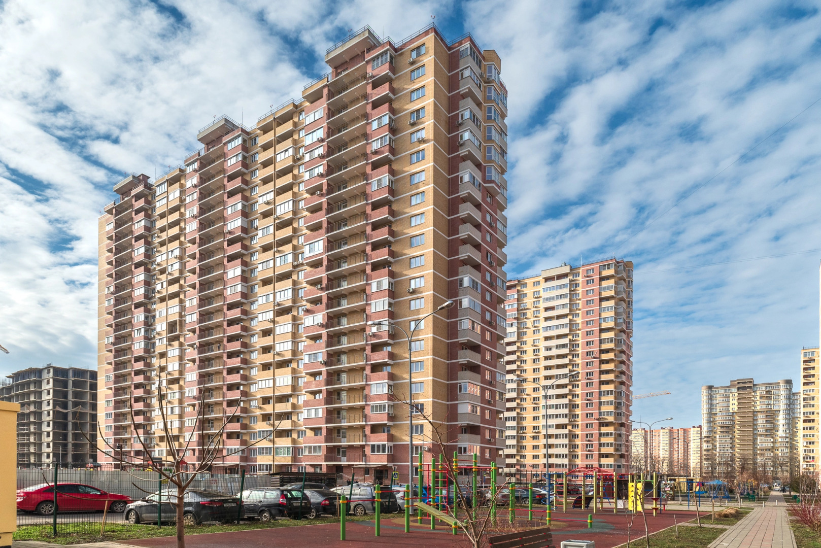 Апартаменты тут живут | Парк и Стадион