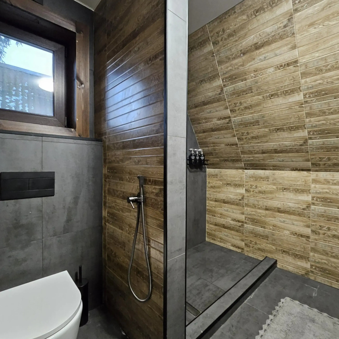 Частный дом темный А-фрейм