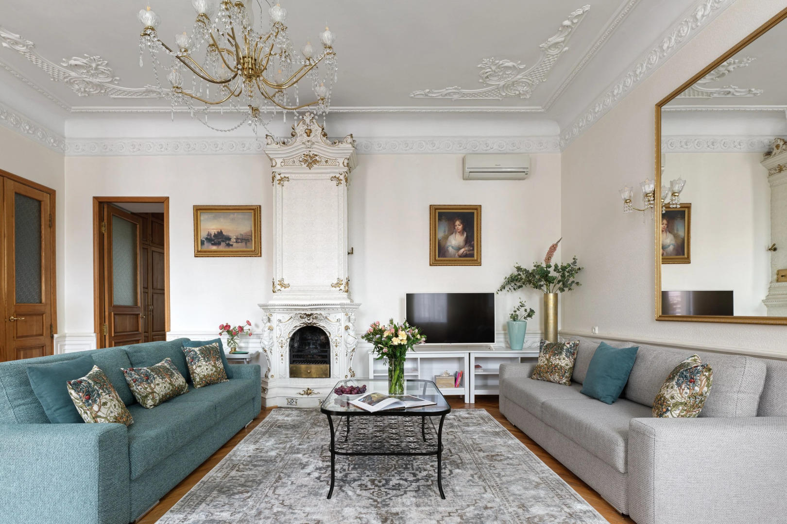 Апартаменты Minin Apartments с видом на Казанский собор 120 кв.м.