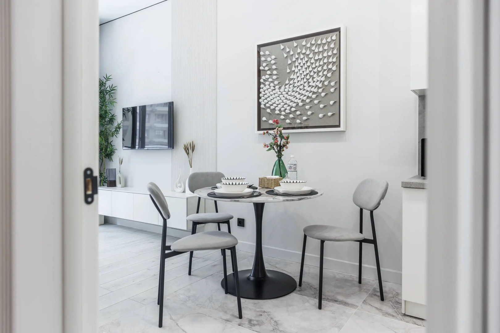 Апартаменты ADT Meridian White Marble