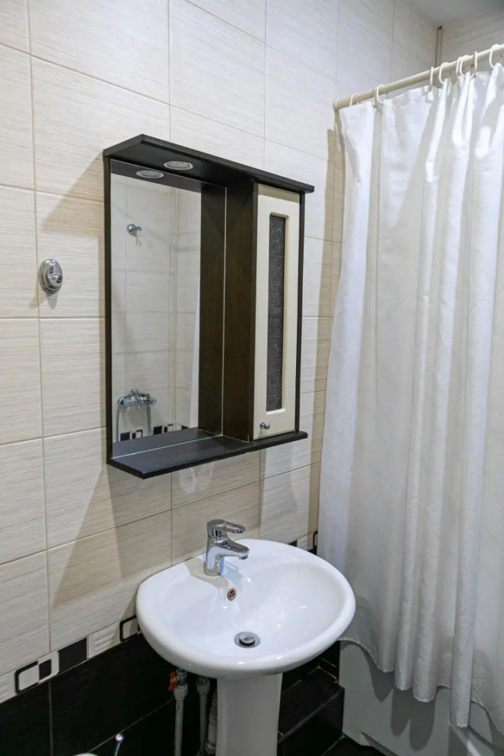 Апартаменты однокомнатные (97) Серебровская 91