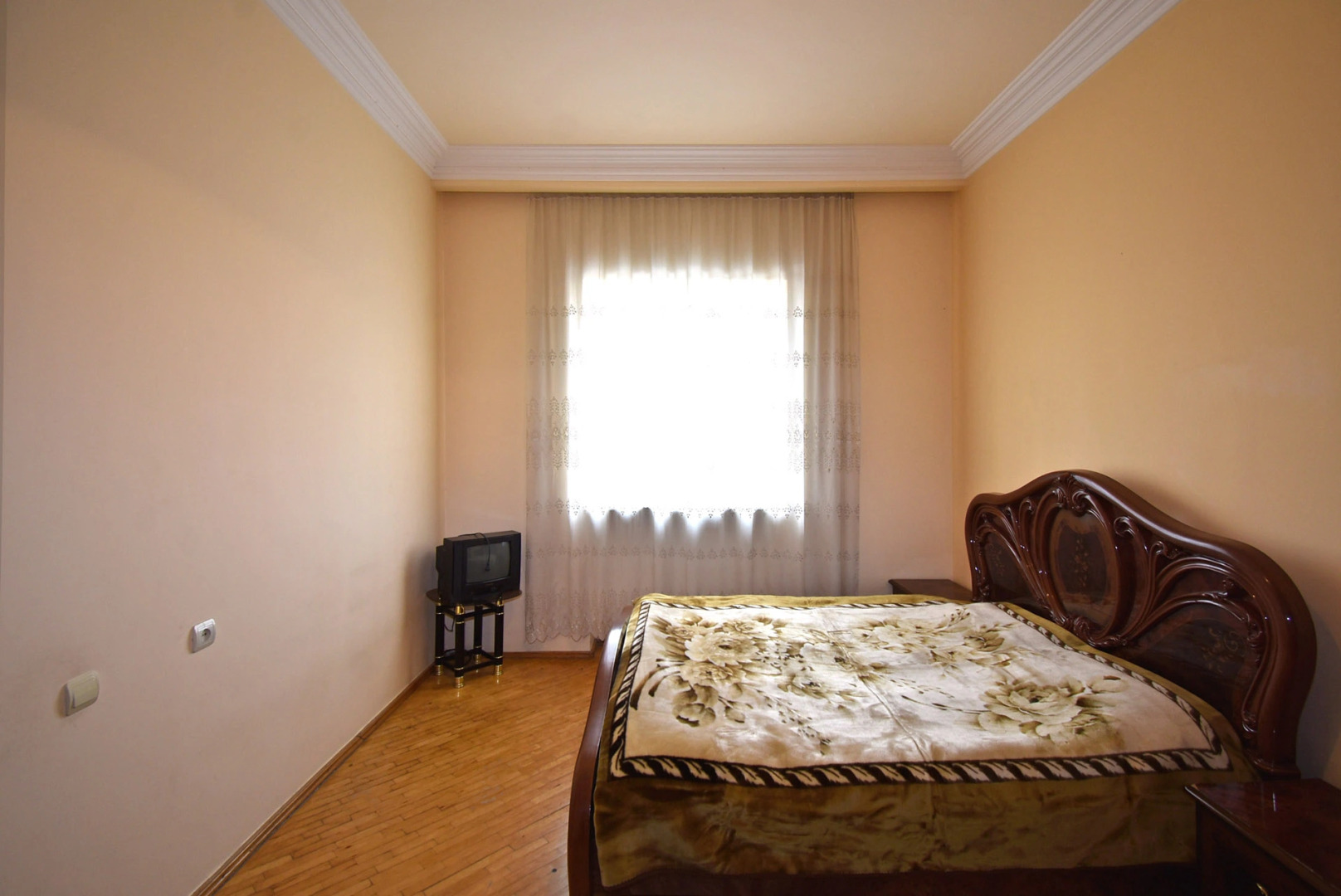 6 комнатный особняк с видом на сад