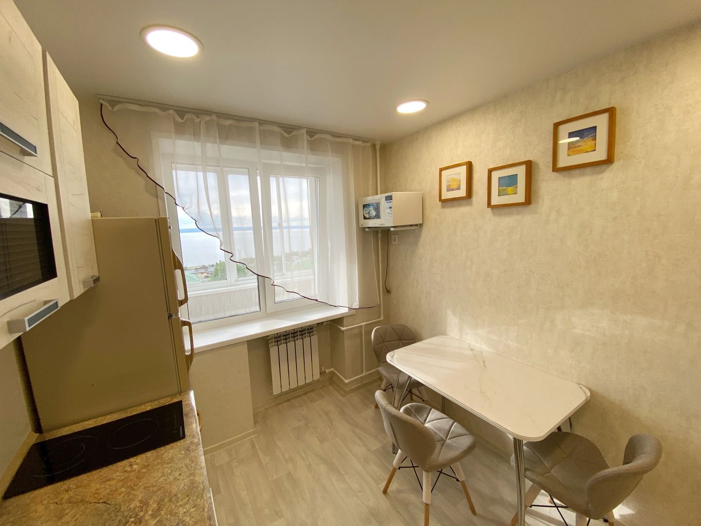 Апартаменты на проспекте 100летия 46а с видом на море