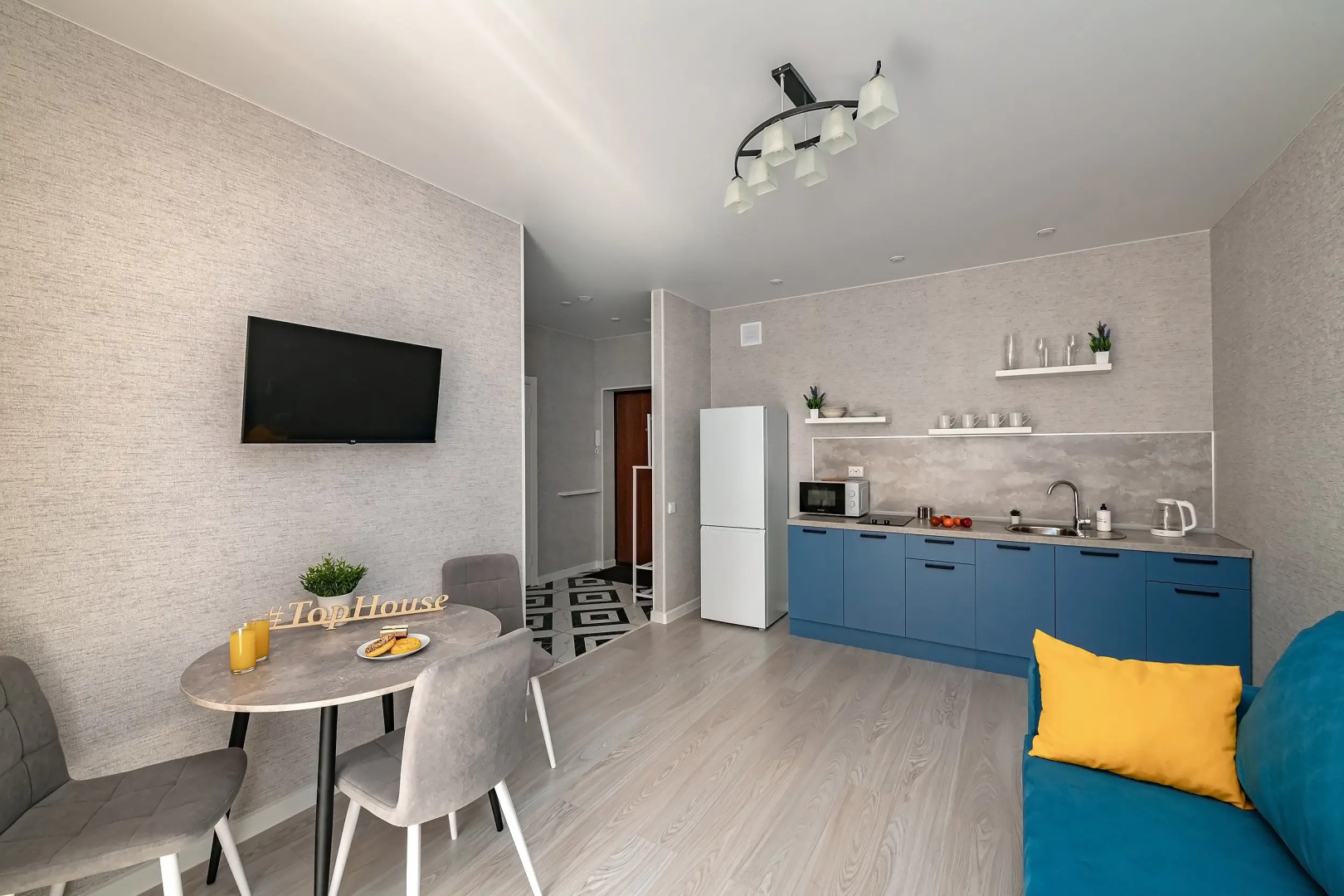 Апартаменты TopHouse на Нейбута 2а, 3 этаж