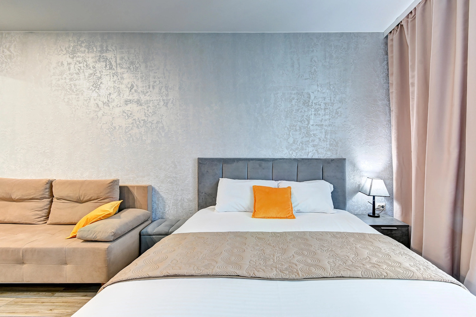 Апартаменты Уютные Morskaya Simfonya-2 с балконом ванной бассейном на территории ЖК