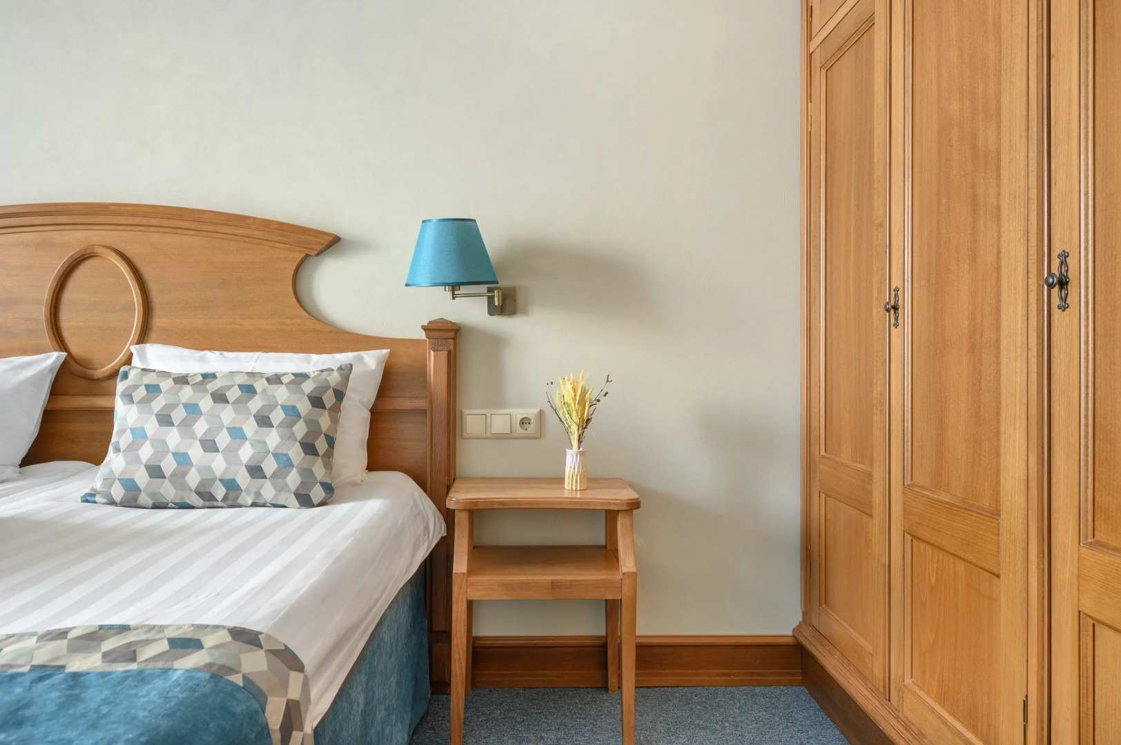 Отель Три Моста