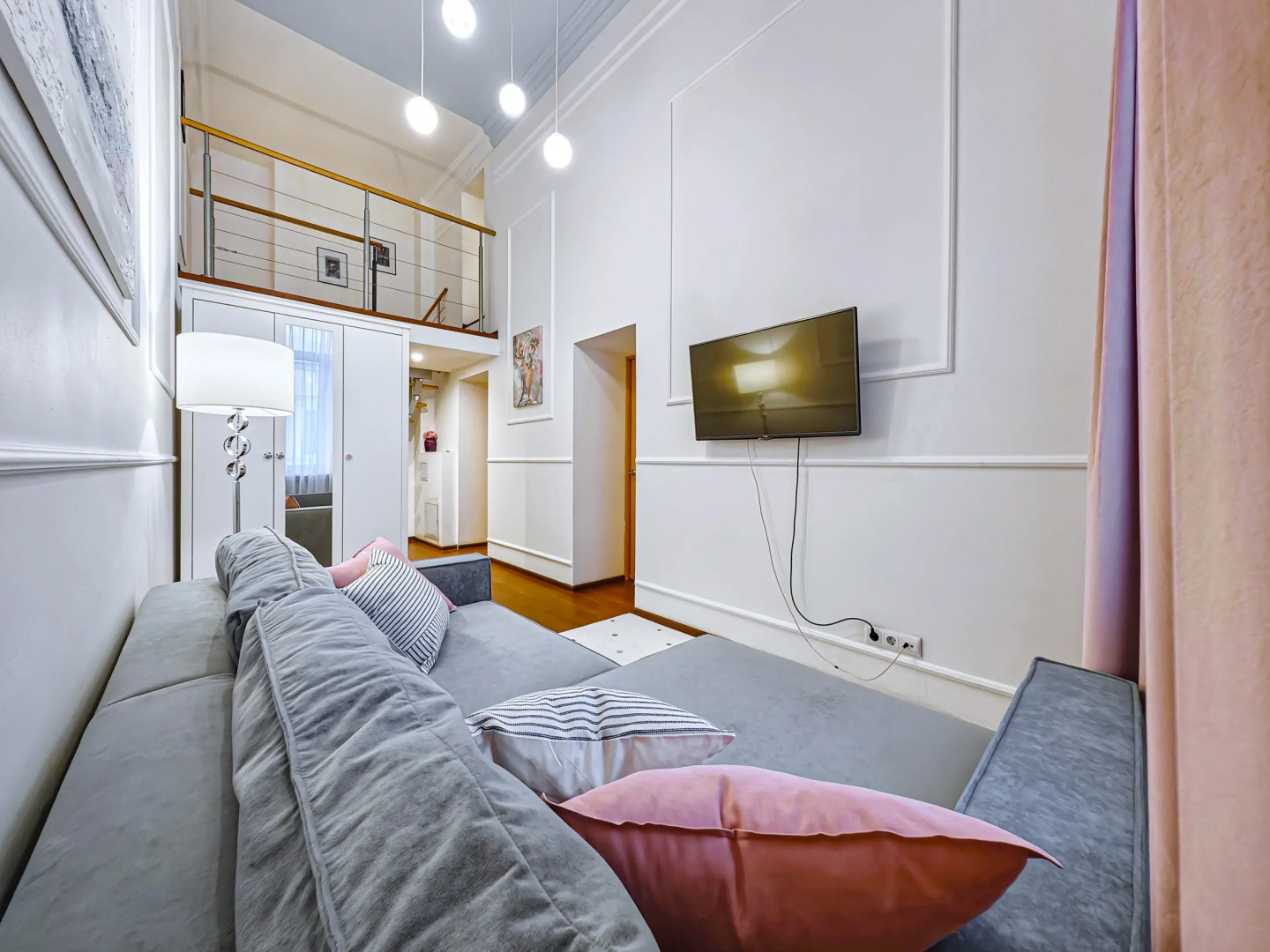 Апартаменты Невский 18 Николь и Мишель