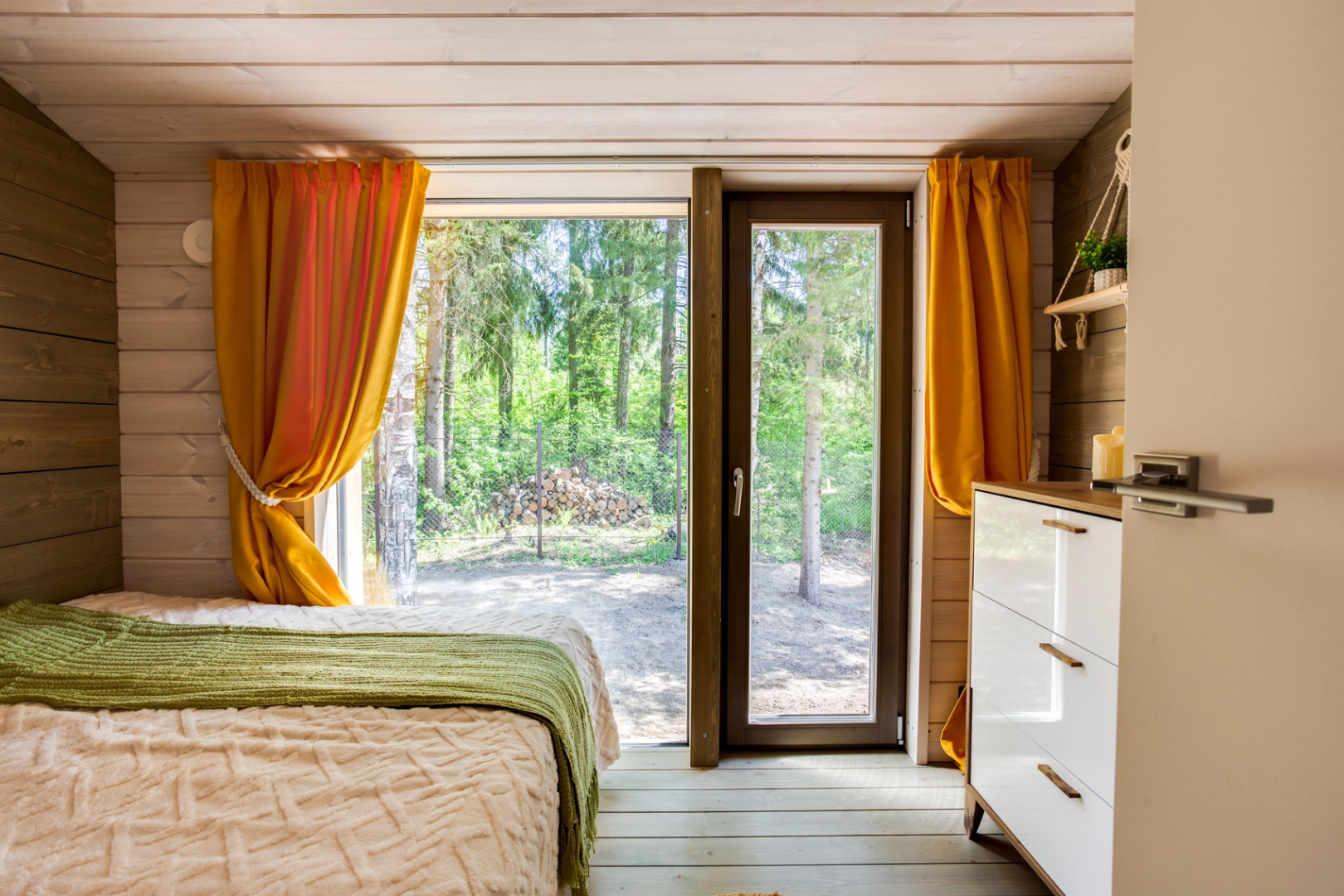 Частный дом с баней и чаном у воды и леса