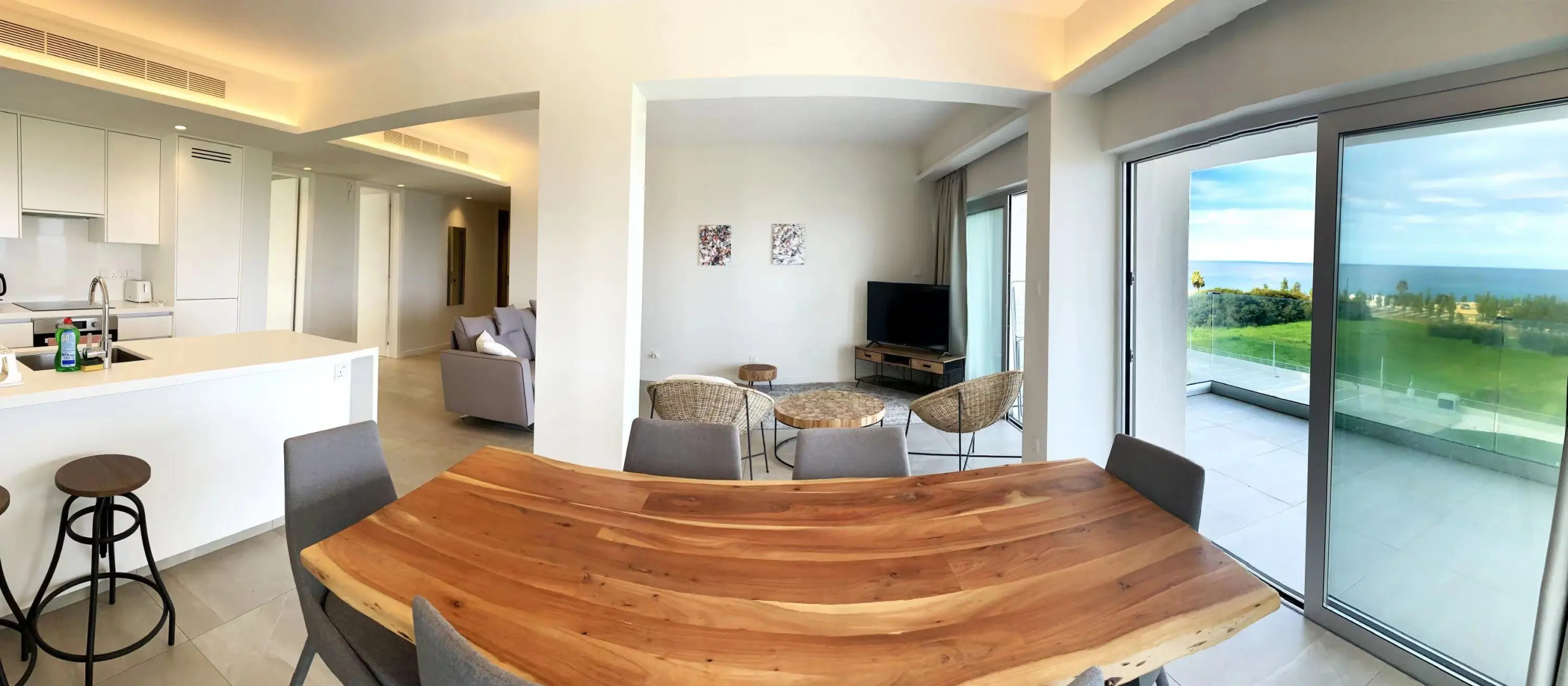 Апартаменты Emerald Suites