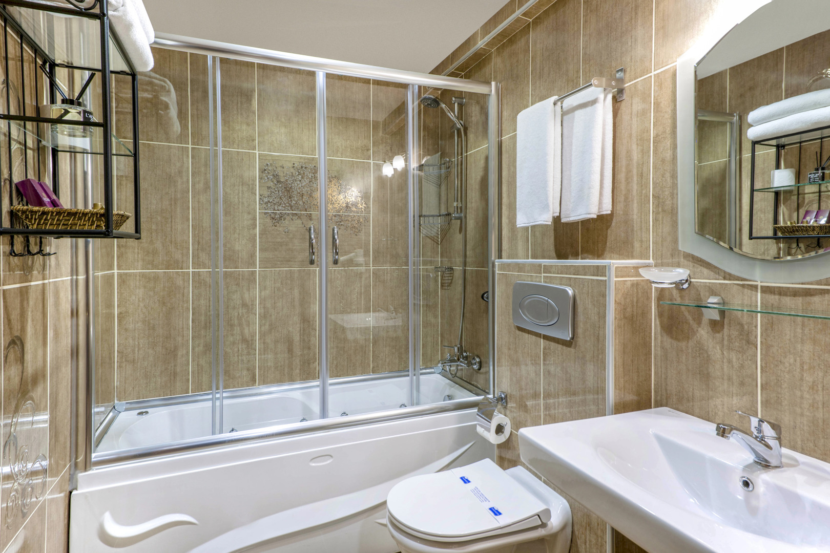 Royan Suites Boutique Hotel