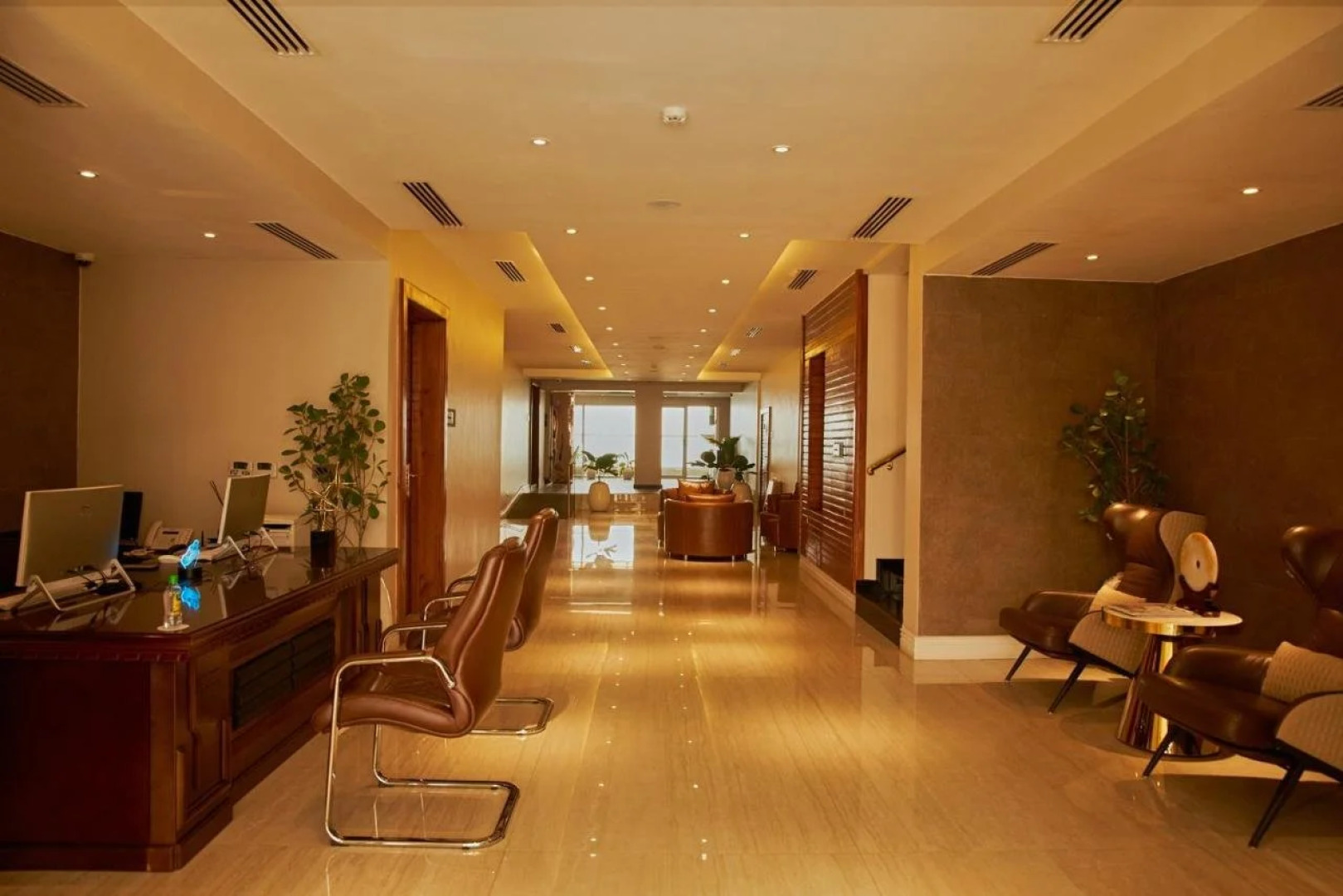 Отель The Yacht Hotel