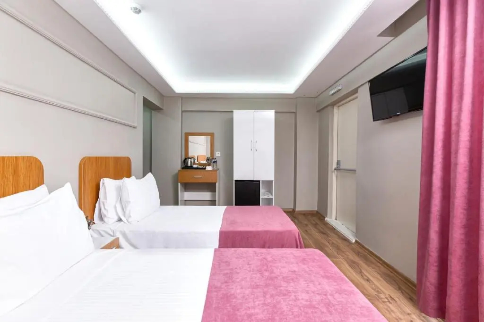 Ria Suites Hotel