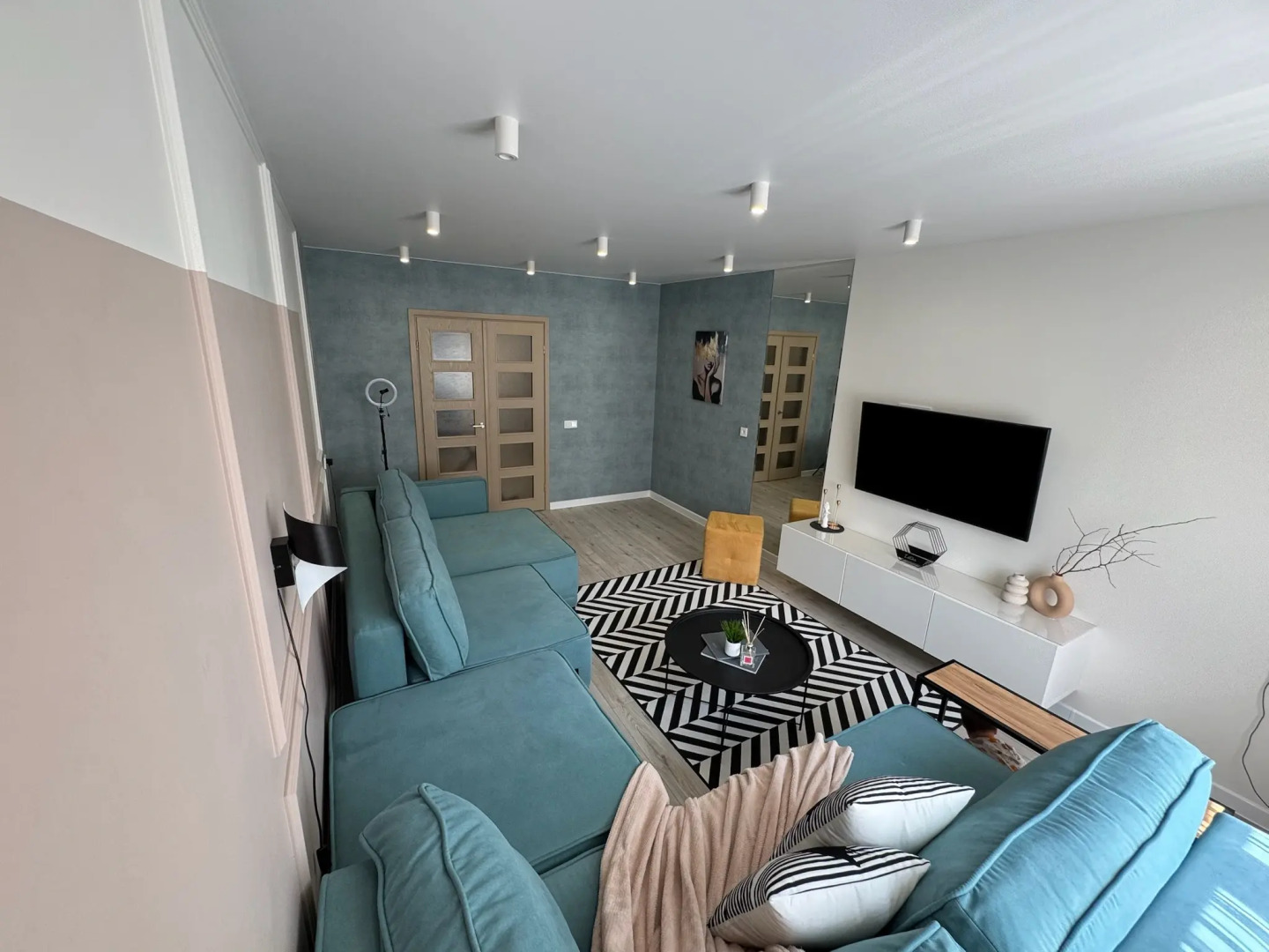 Апартаменты на Курчатова 24 - 2 комнаты