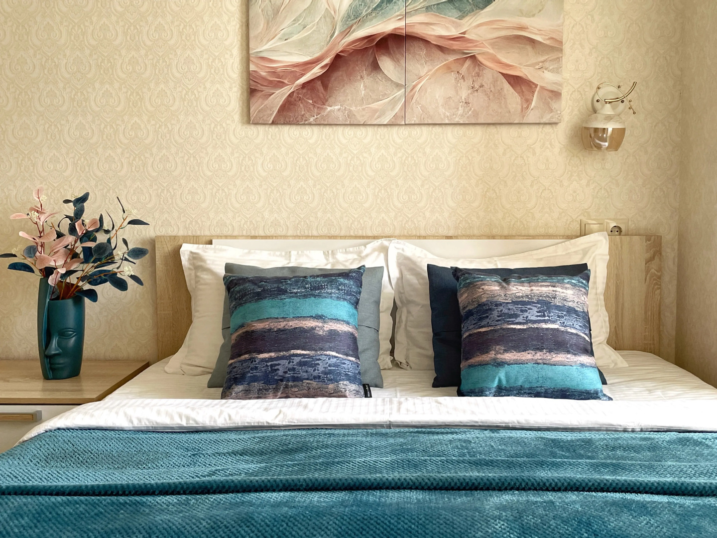 Квартира Шикарная в Центре Города с Двумя Спальнями