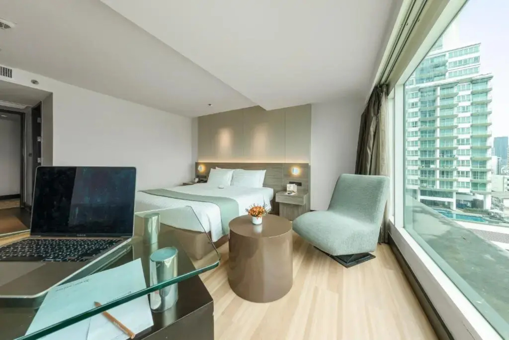 Отель Golden Tulip Mandison Suites