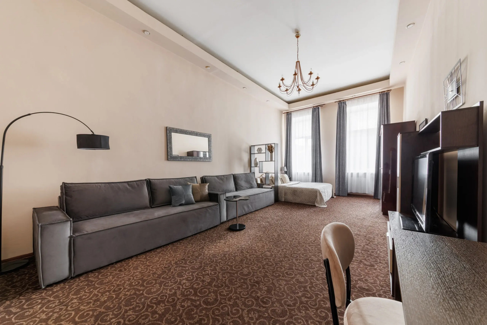 Апартаменты 4 спальни на Владимирском