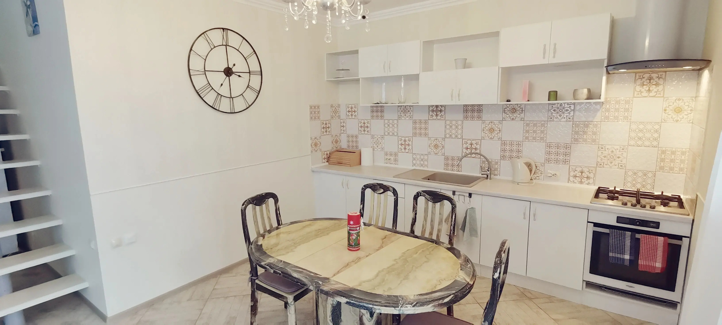 Частный дом на берегу моря с бассейном