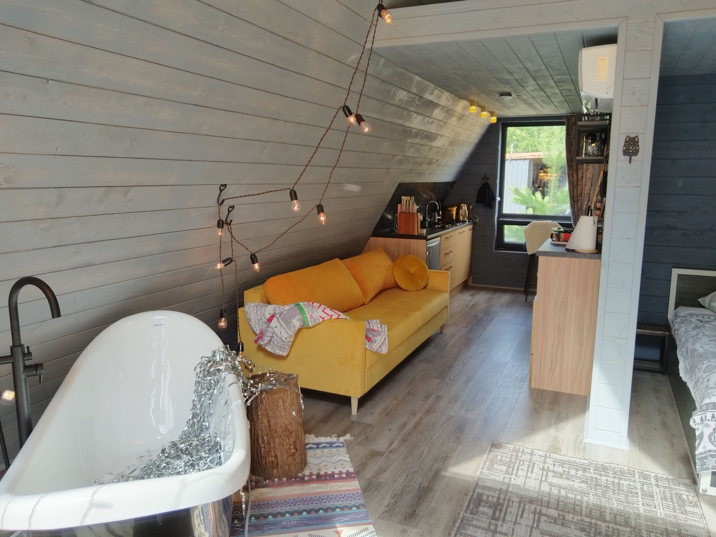 Глэмпинг А в лесу