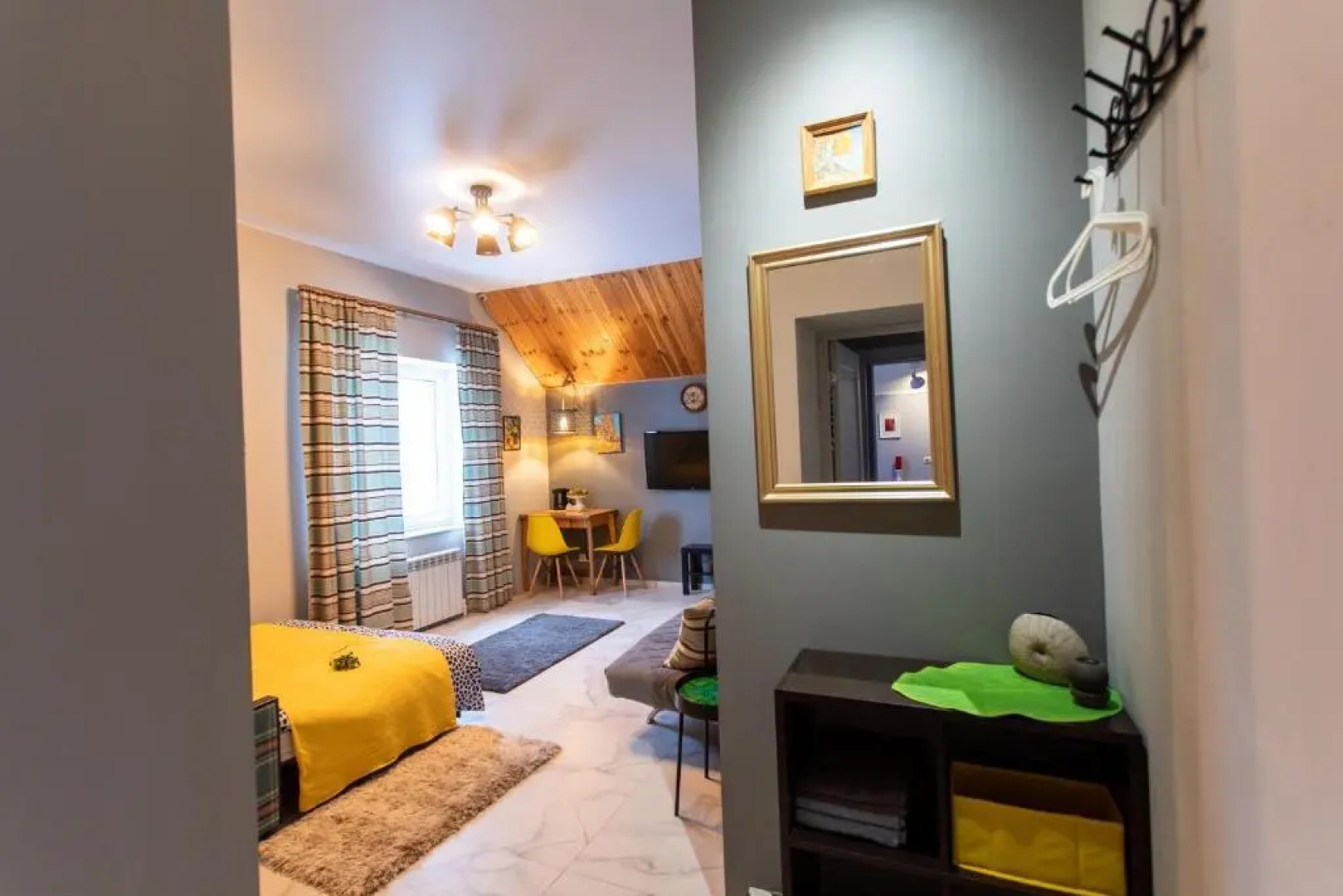 Гостевой дом Four Lions House (Фор Лайонс Хаус)