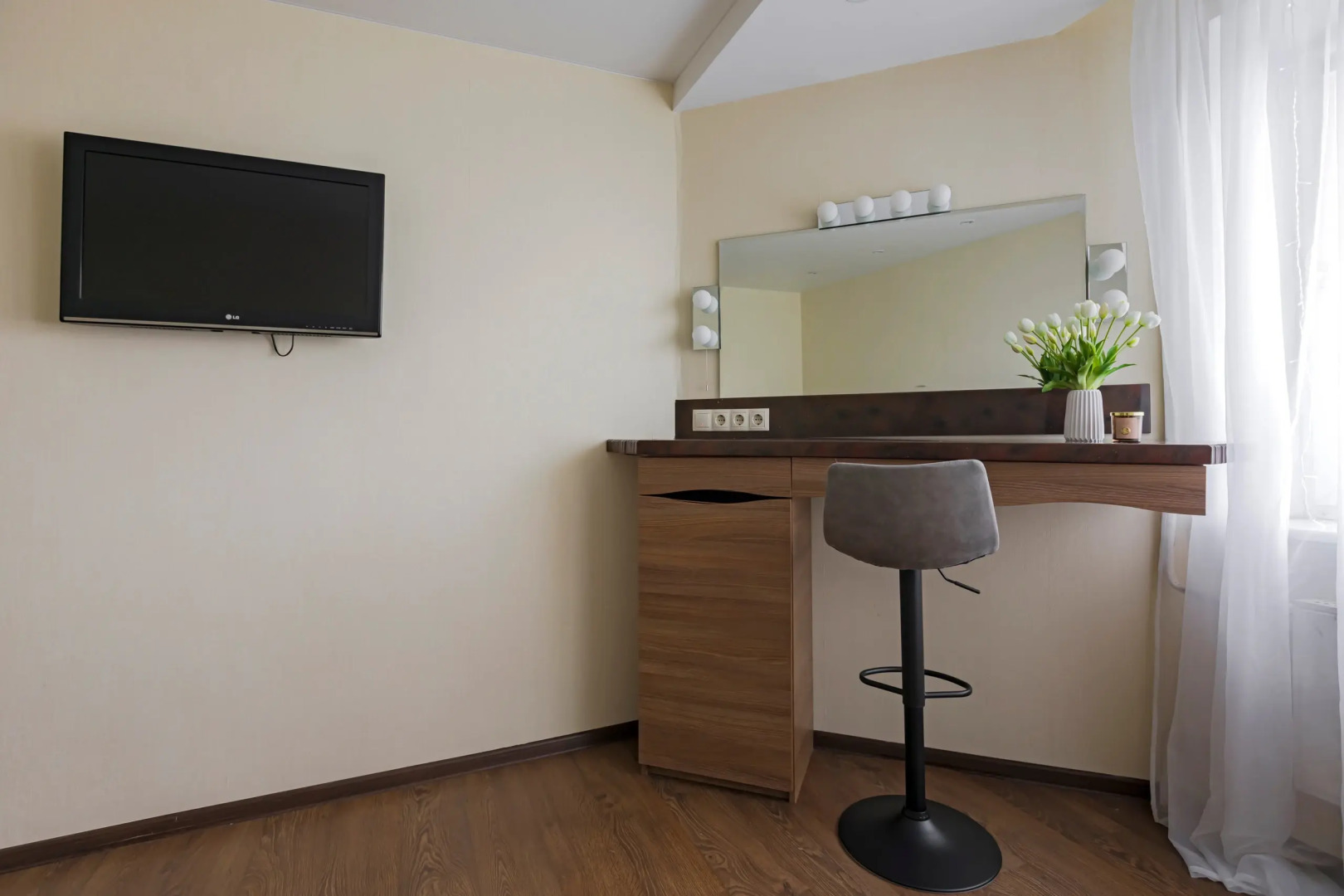 Квартира с Шикарным Видом на Реку Свислочь в Самом Центре Города