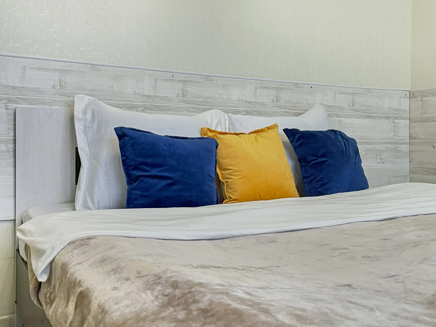 Апартаменты Шикарная двухкомнатная квартира с раздельными комнатами и балконом