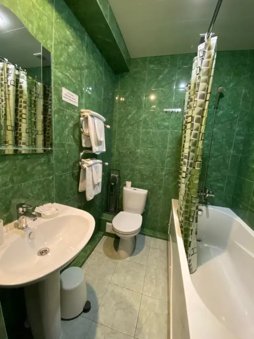 Отель Корона