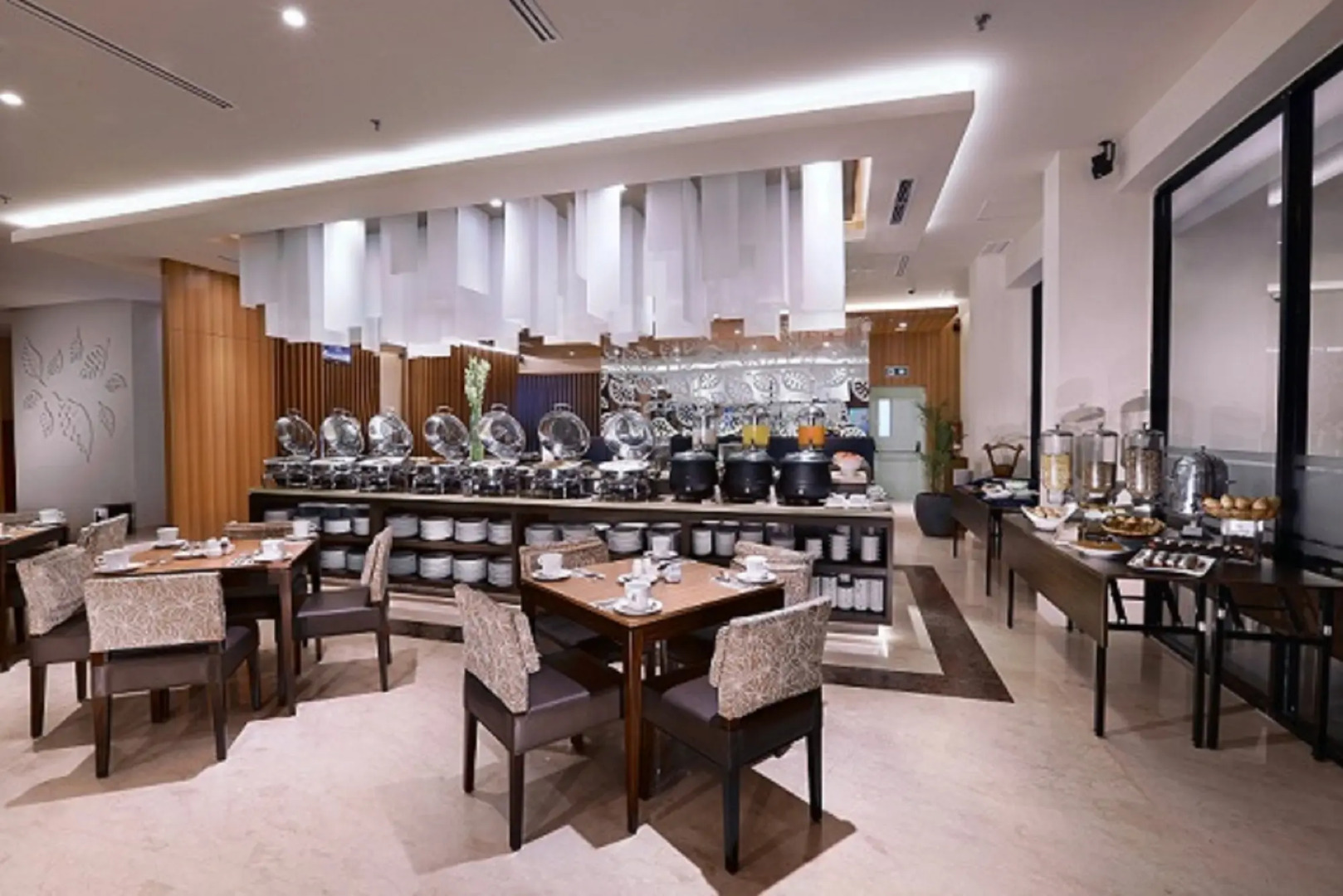 Отель Aston Bojonegoro City Hotel