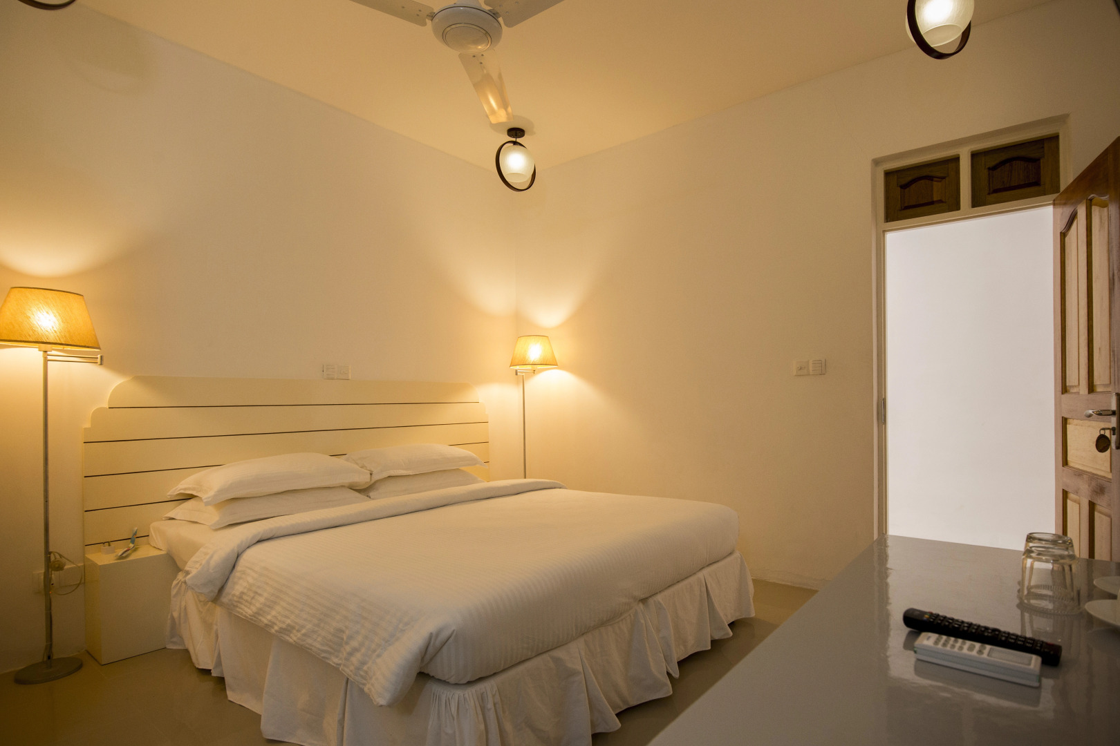 Отель Dhigurah Retreat Beach