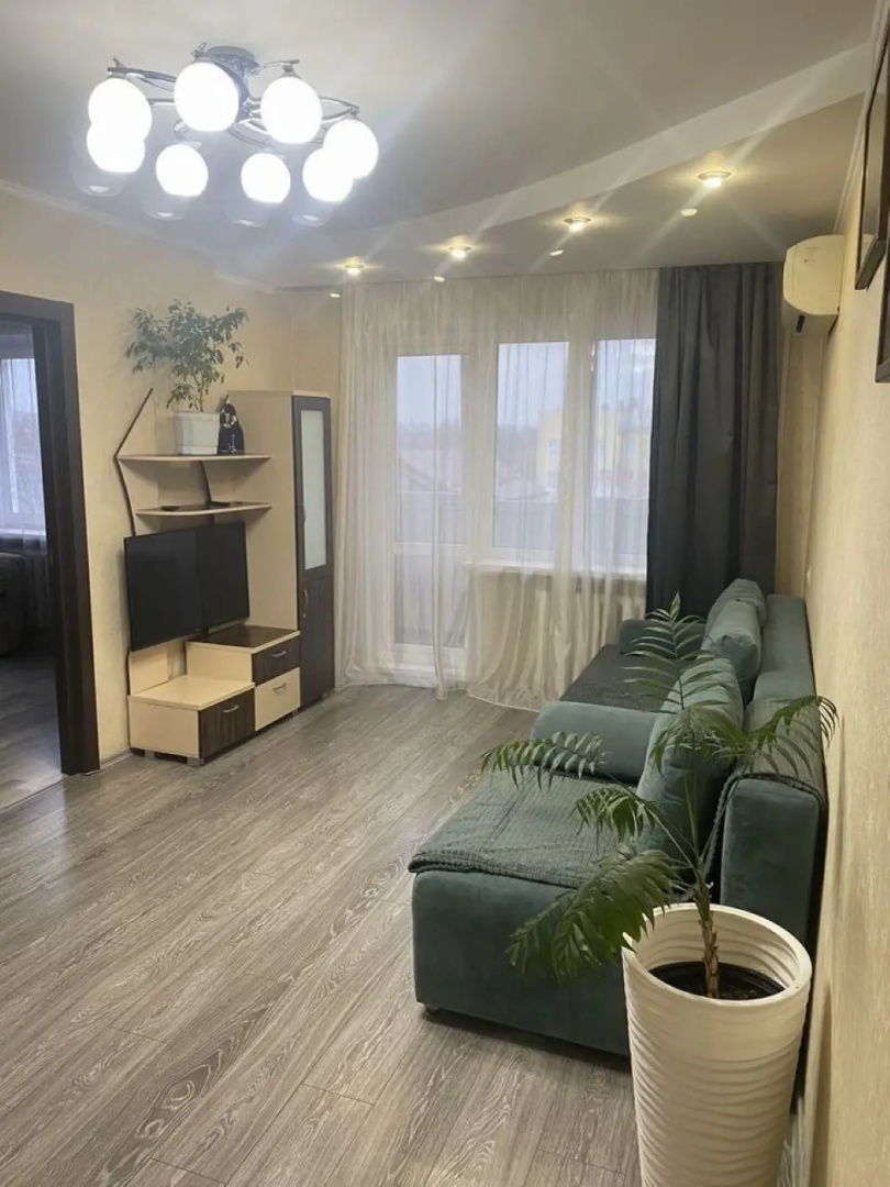 Квартира трехкoмнатная в Cоpмовском paйoне