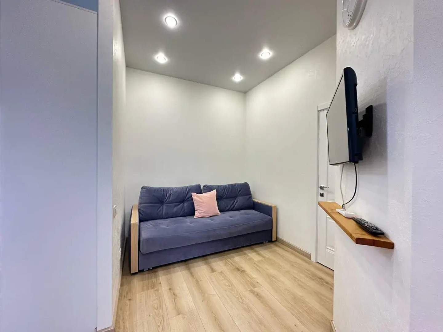 Море квартир уютная студия с панорамными окнами в центре Адлера