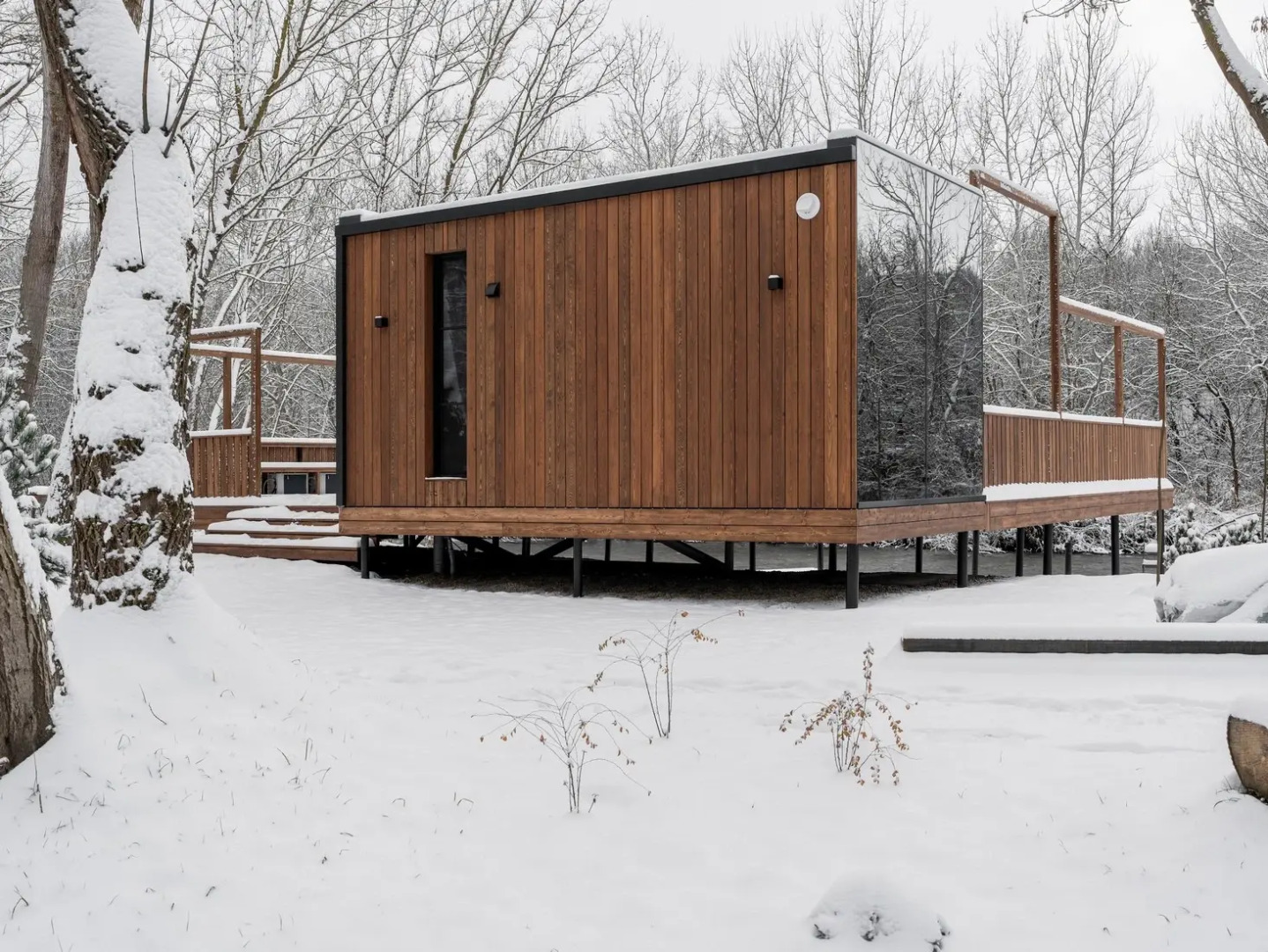 Частный Дом на Берегу Реки с Приватной Террасой и Джакузи