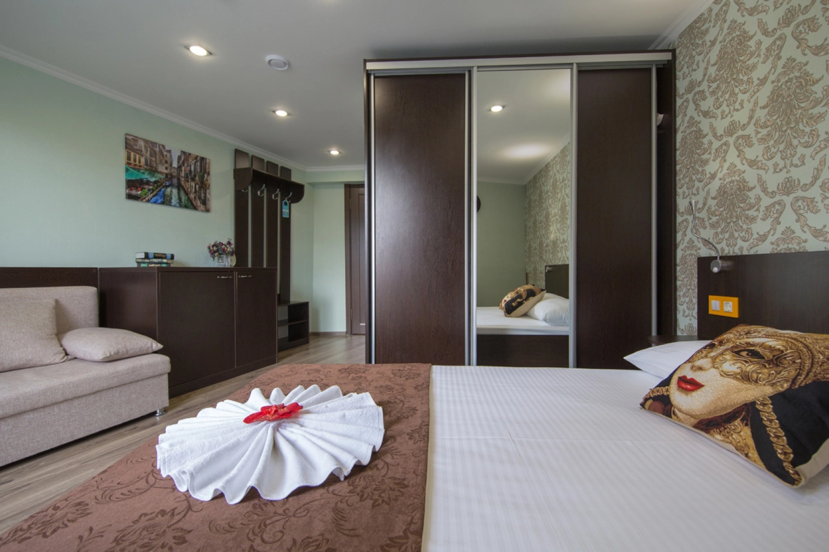 Отель Людмила