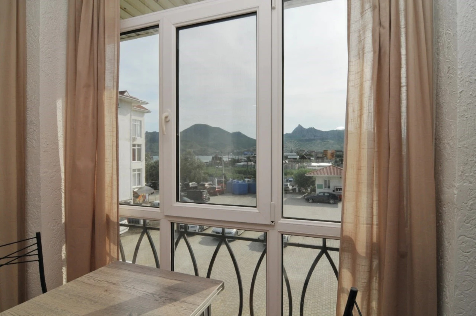 Апартаменты №8 Стандарт улучшенный, 2 линия, боковой вид на море (4чел)