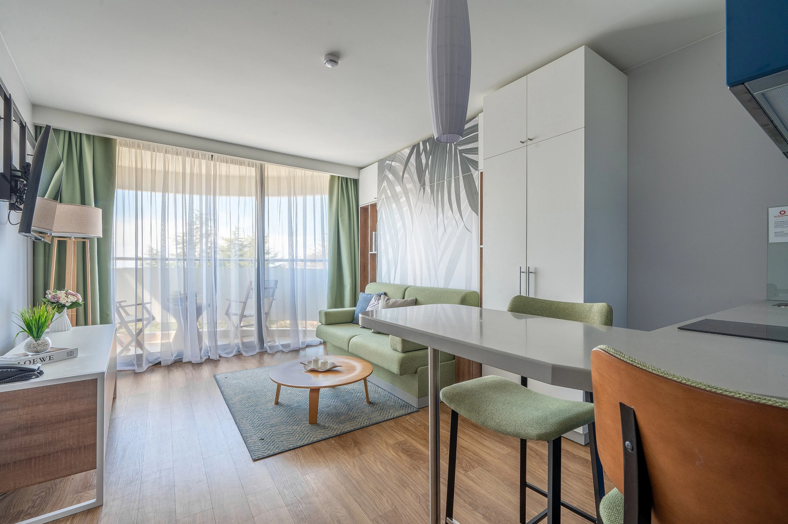 Апартаменты в отеле с видом на море. Космос 522