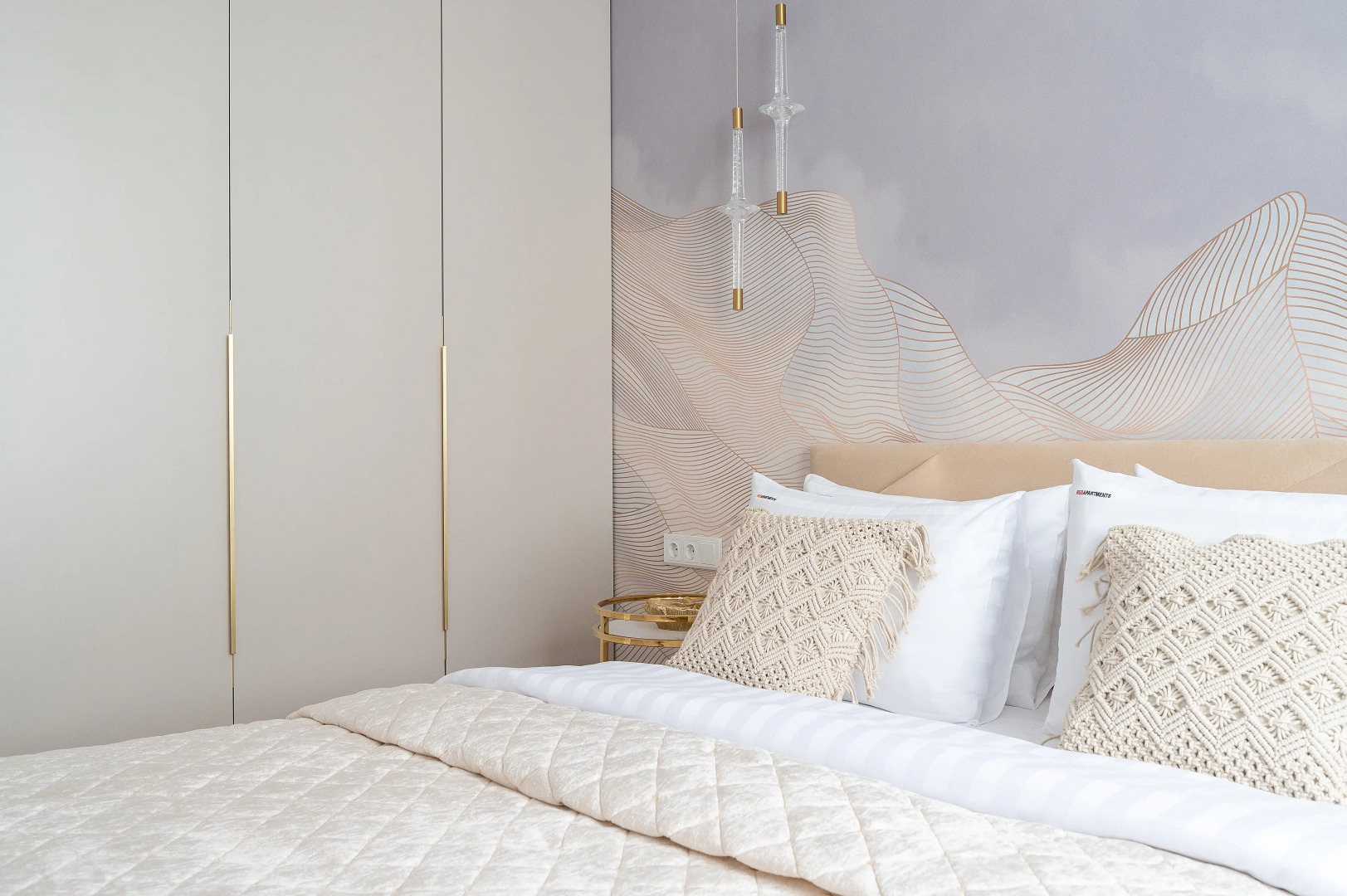 Апартаменты Red Apartments Арт Лайт Сити Апартамент Корелли