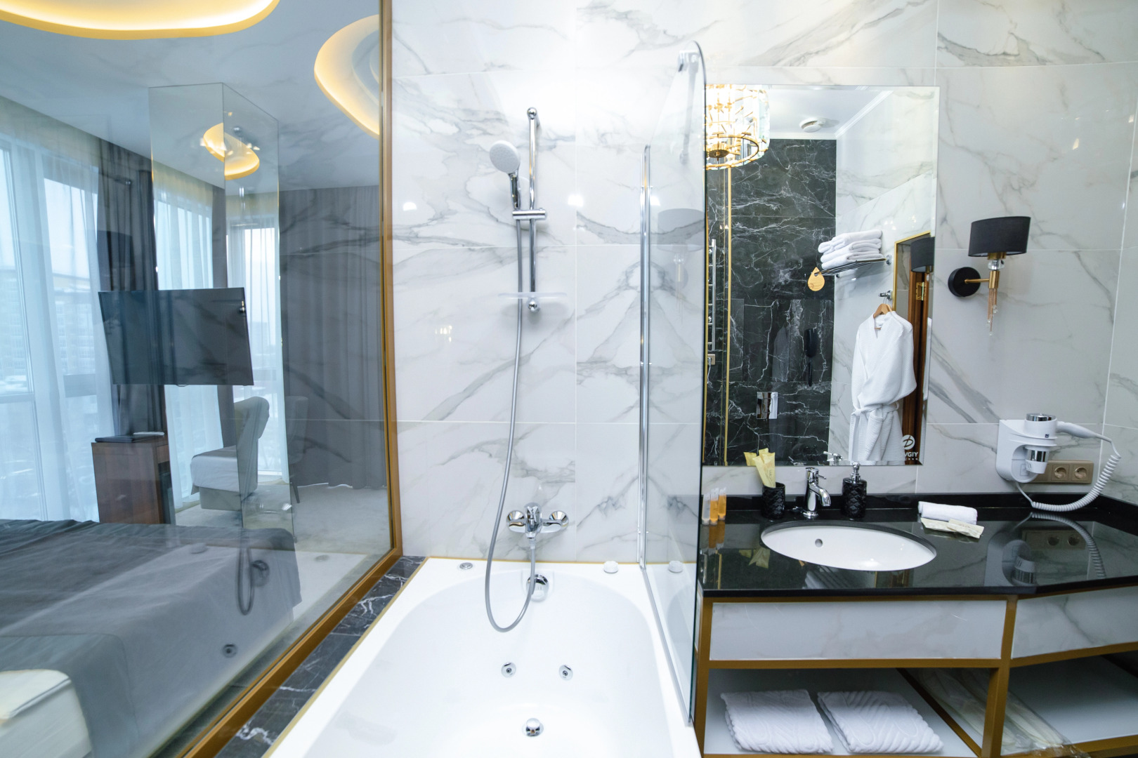 Отель Довгий