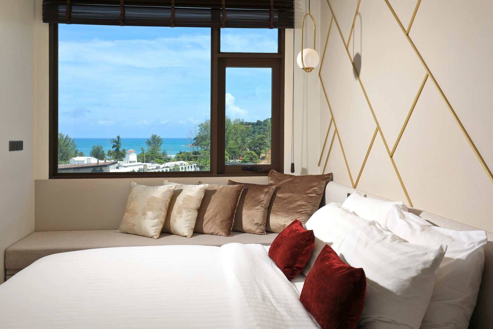 Апартаменты PRO-613 1 Спальня рядом с Пляжем Карон Стильный Интерьер и Балкон с видом на Море