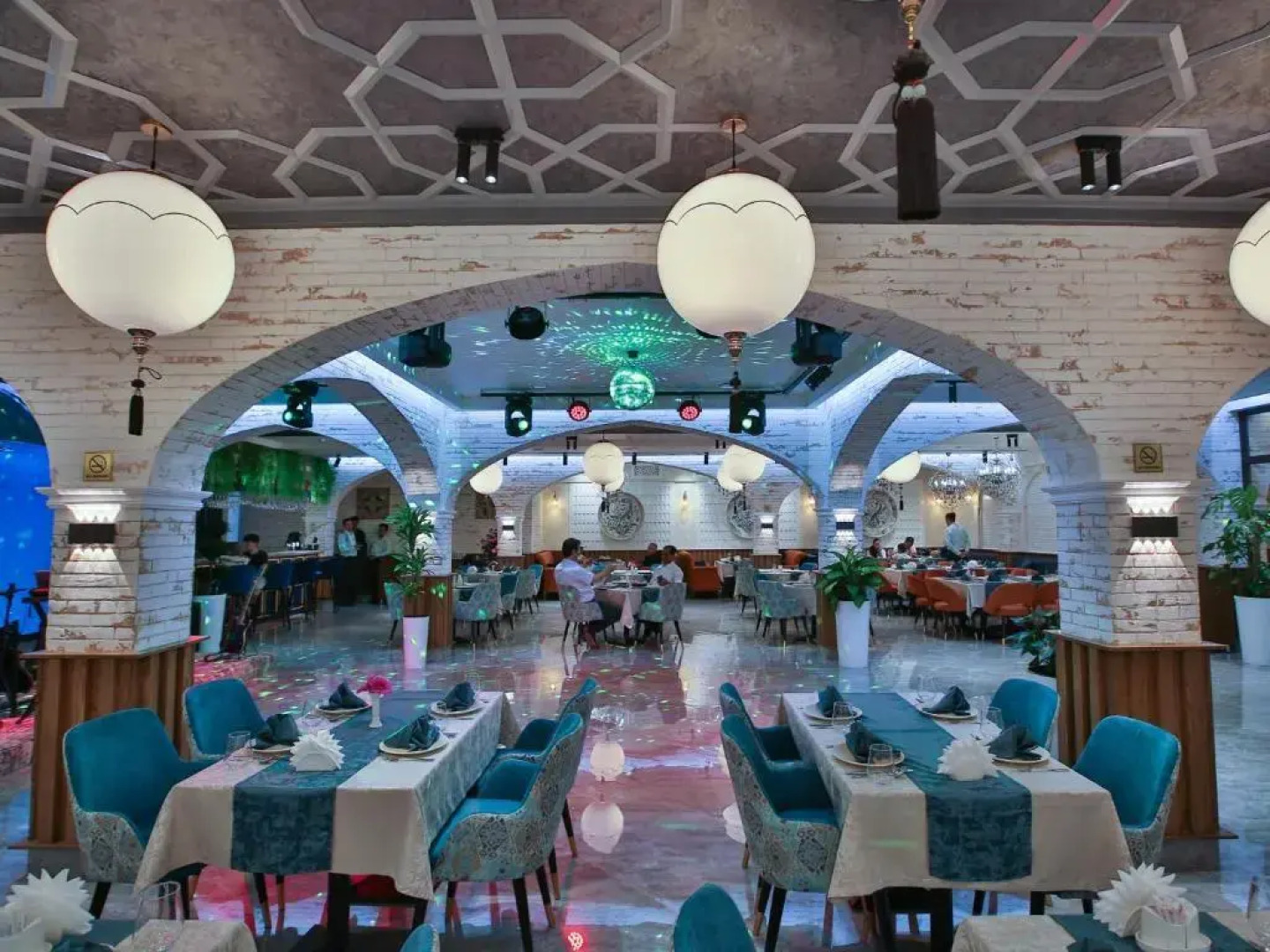 Отель Paradise Plaza Luxury