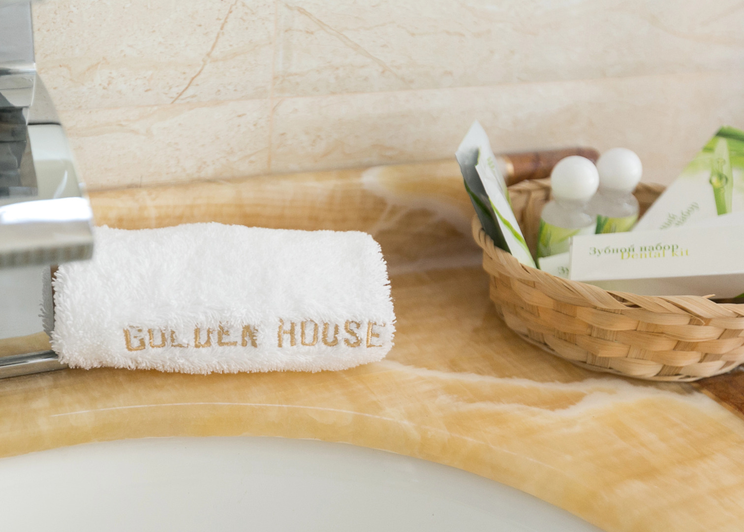 Golden House Отель