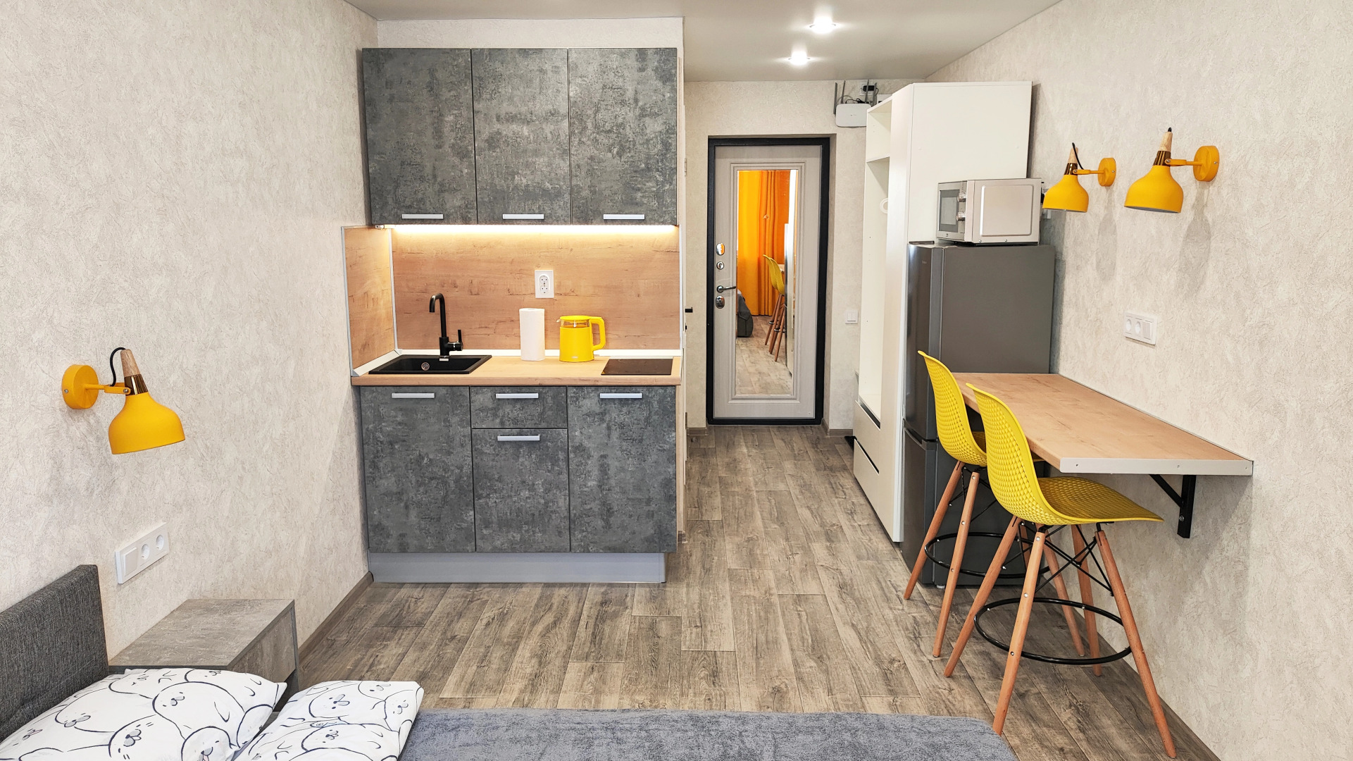 Апартаменты Жёлтая студия у метро Суконная слобода