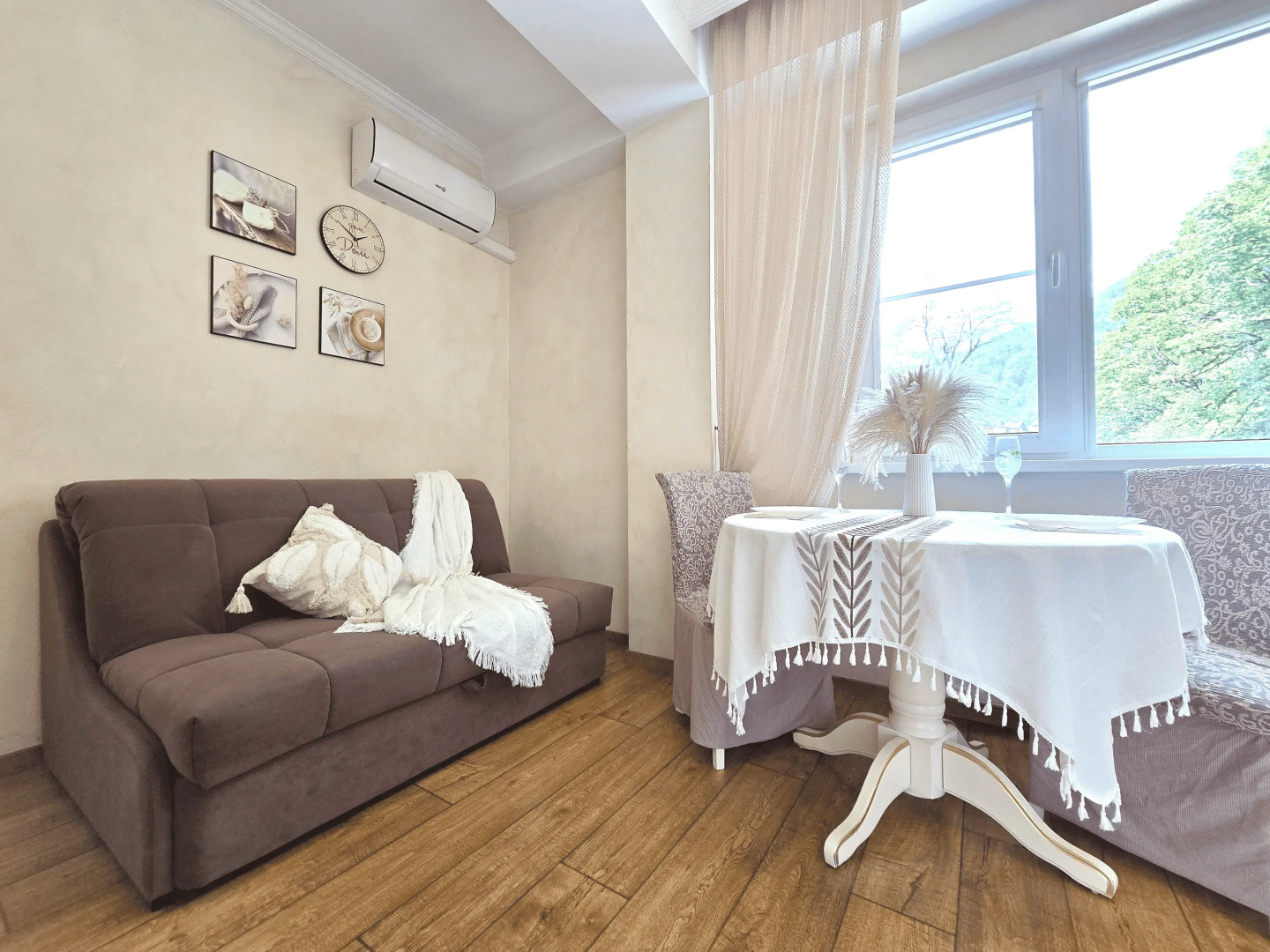 Квартира теплая с отдельной спальней полноценной кухней и видом на горы