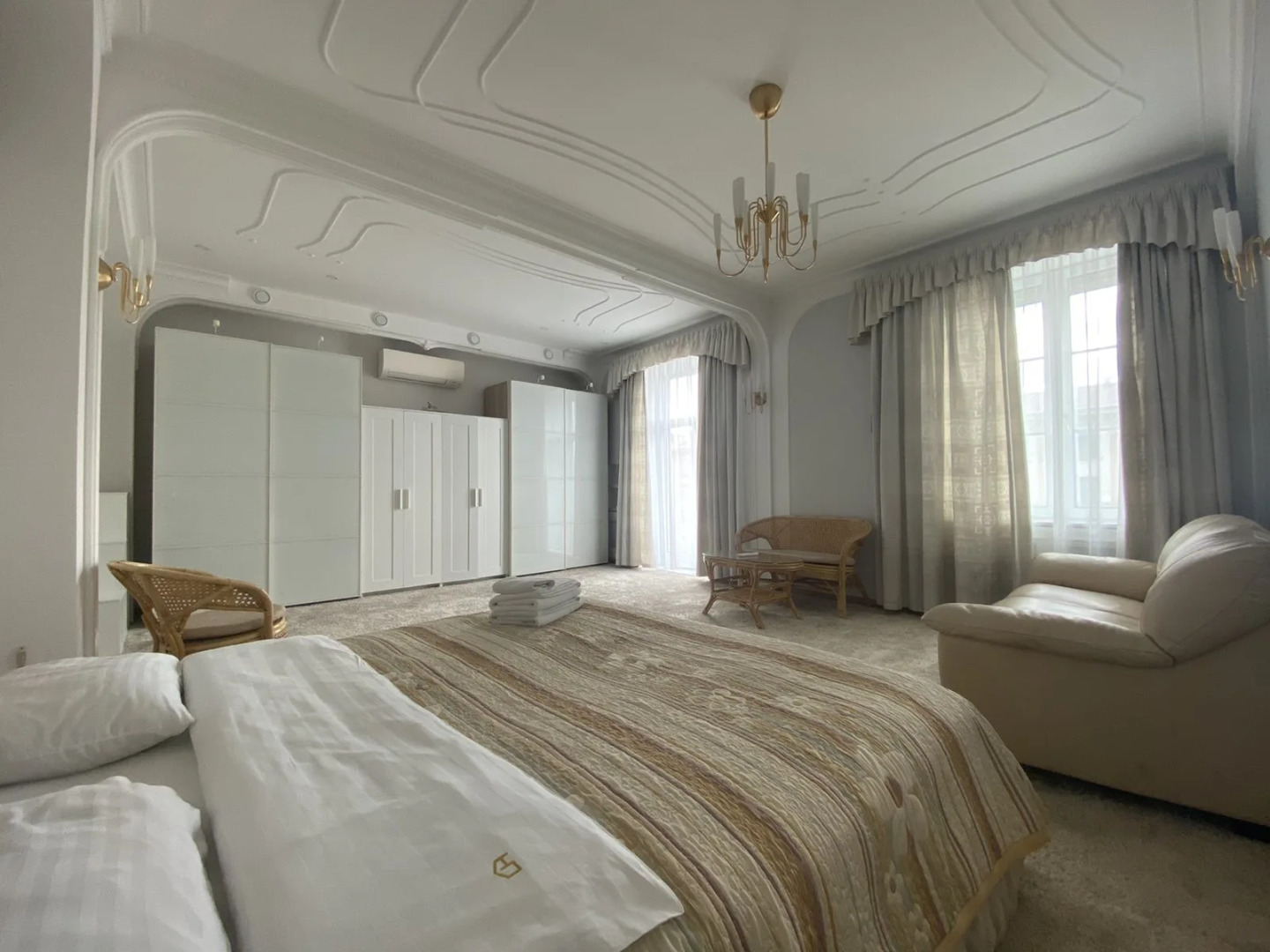 Апартаменты 5-комнатные HomeApart пр-т Независимости, 13