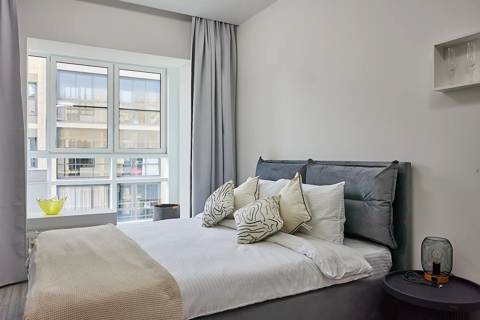 Апартаменты в комплексе с бассейном набегу Финского залива