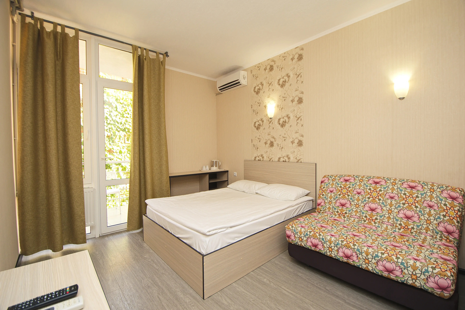 Отель Лотос