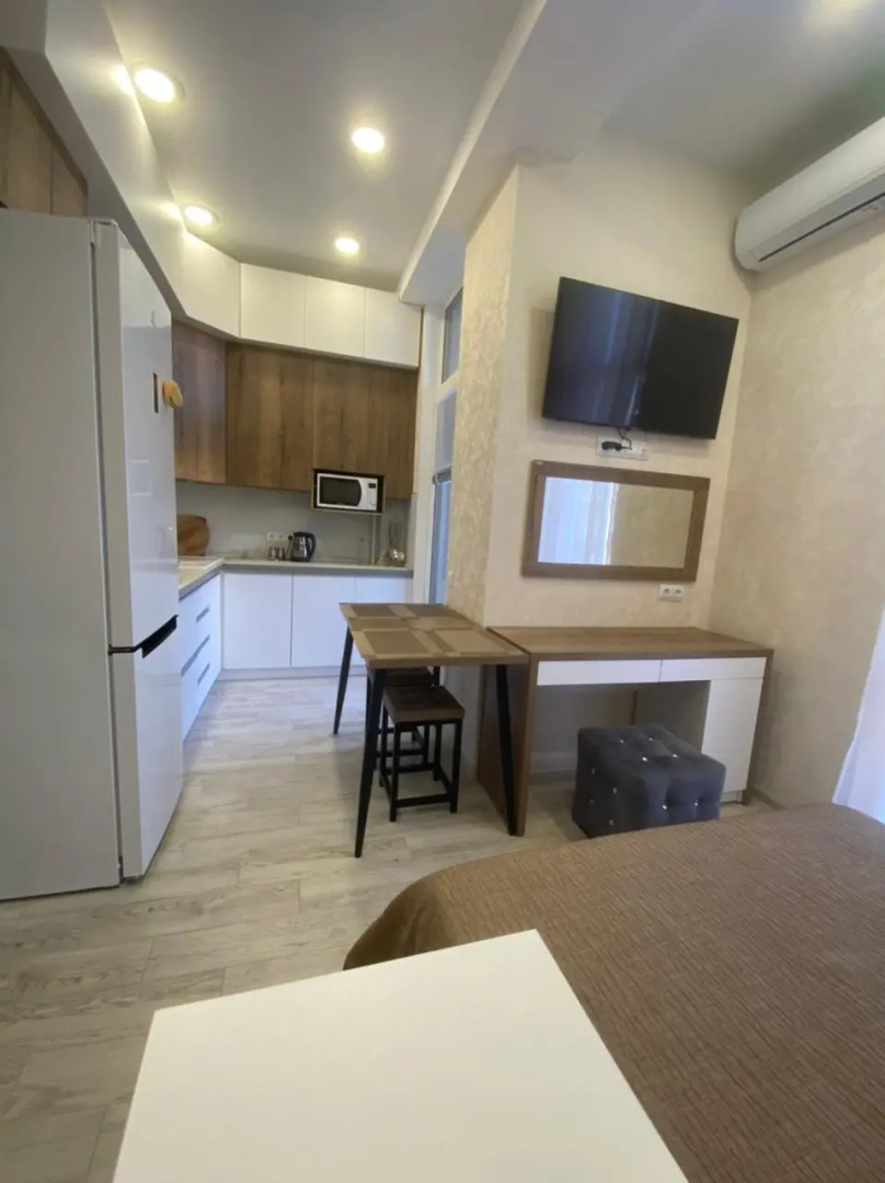 Море квартир уютная студия с панорамными окнами в центре Адлера 1